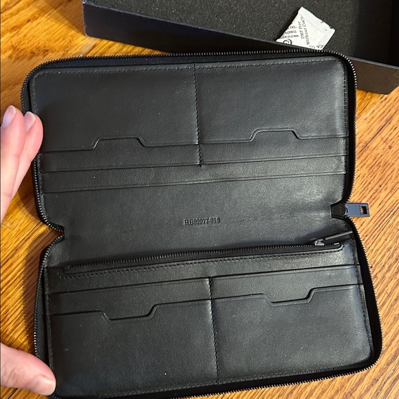 Rag & Bone Distressed silver zip around leather Wallet - Picture 8 of 11